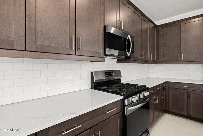 12)KITCHEN
