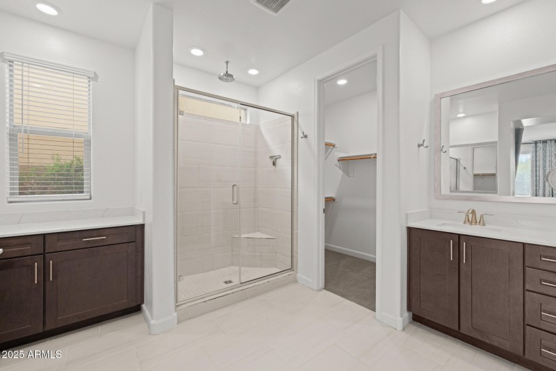 18)PRIMARY BATH