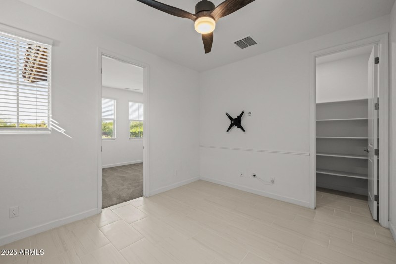 25)TEEN ROOM