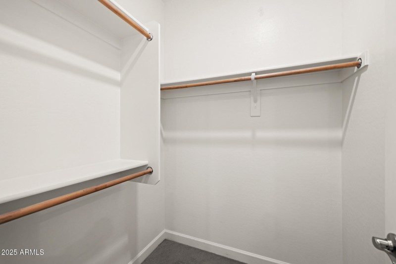 28)CLOSET