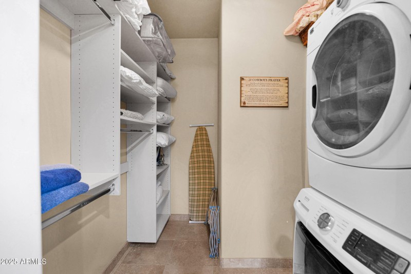 Large closet & W/D apartment