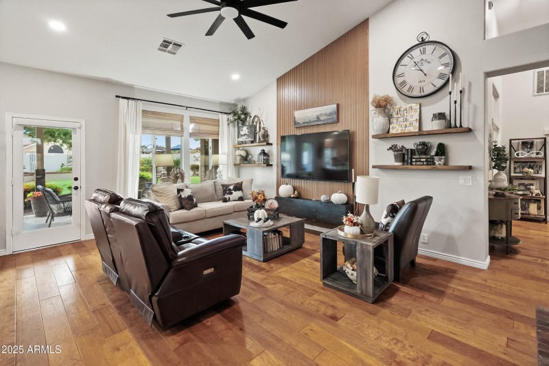 8623 W Escuda Dr-19