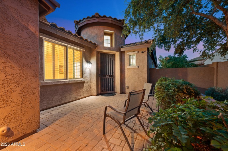 Welcoming & private courtyard