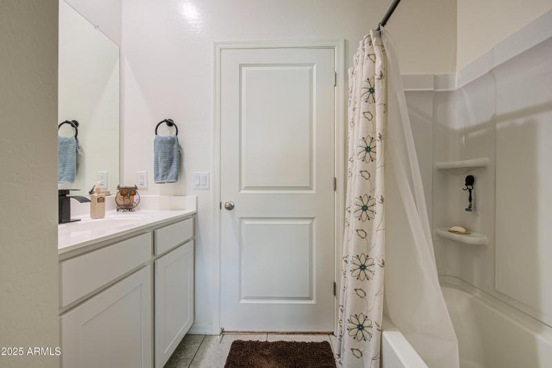 Bathroom 2-pic 2