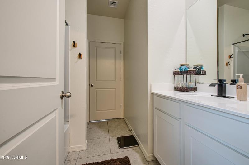 Bathroom 2-pic 3