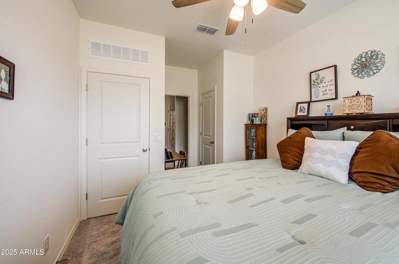 Bedroom 4-pic 2