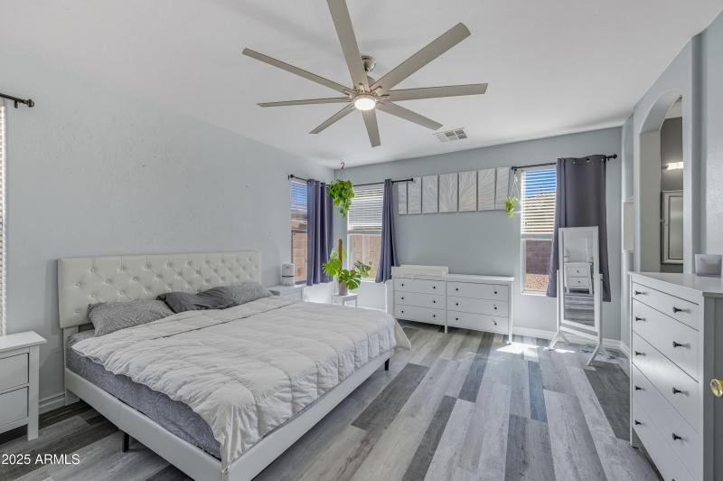 46087 W Holly Drive-18