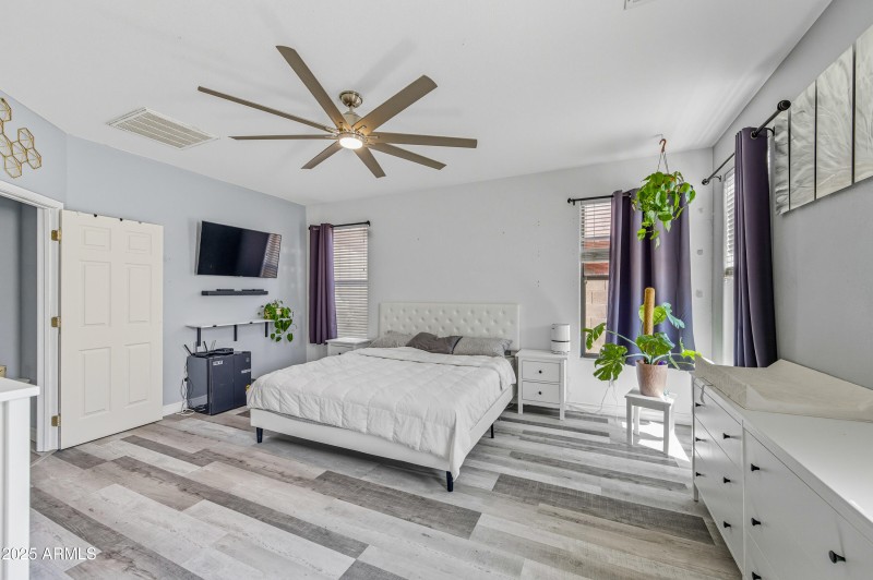 46087 W Holly Drive-19