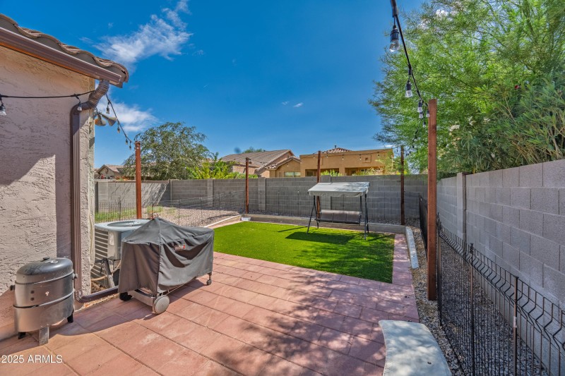 46087 W Holly Drive-27