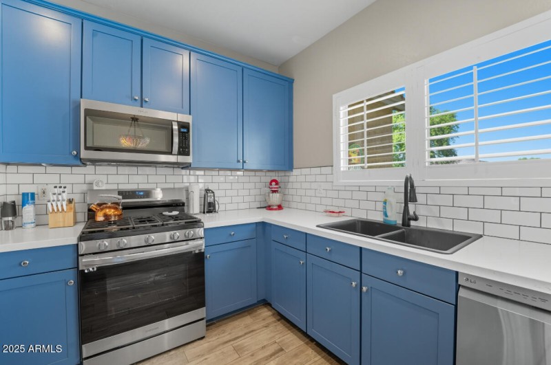 40136 W Catherine Dr-15
