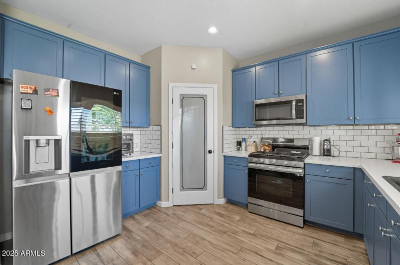 40136 W Catherine Dr-13