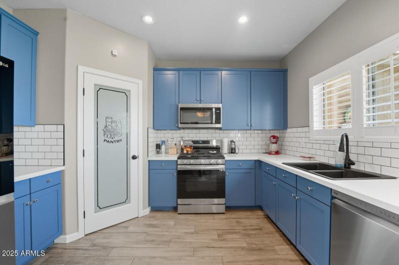 40136 W Catherine Dr-12