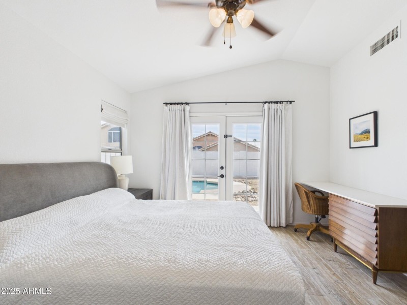 CAM02404G0-PR0143-STILL002