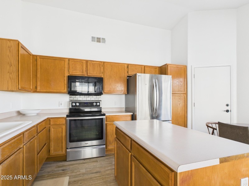 CAM02404G0-PR0143-STILL004