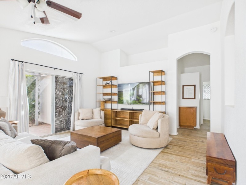 CAM02404G0-PR0143-STILL005