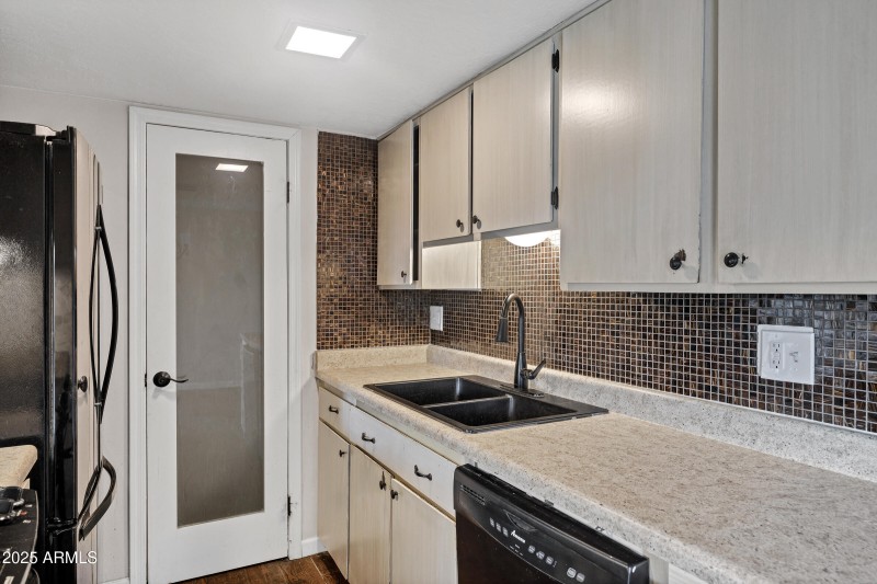 10215 North 8th St B-11