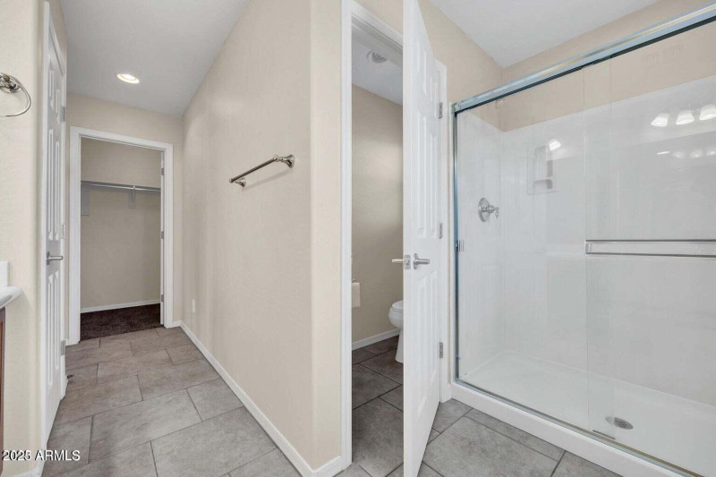 3639 W Thalia Ct - Walk-in Shower in Mai