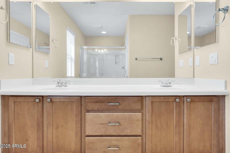3639 W Thalia Ct - Double Sinks in main
