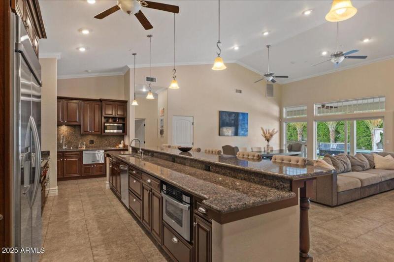 016-Kitchen