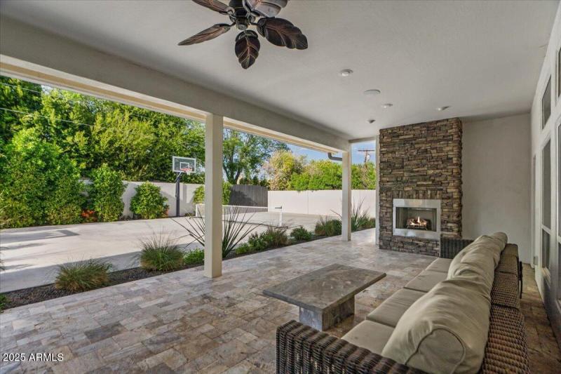 054-Back patio