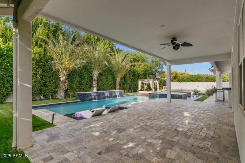 063-Back patio