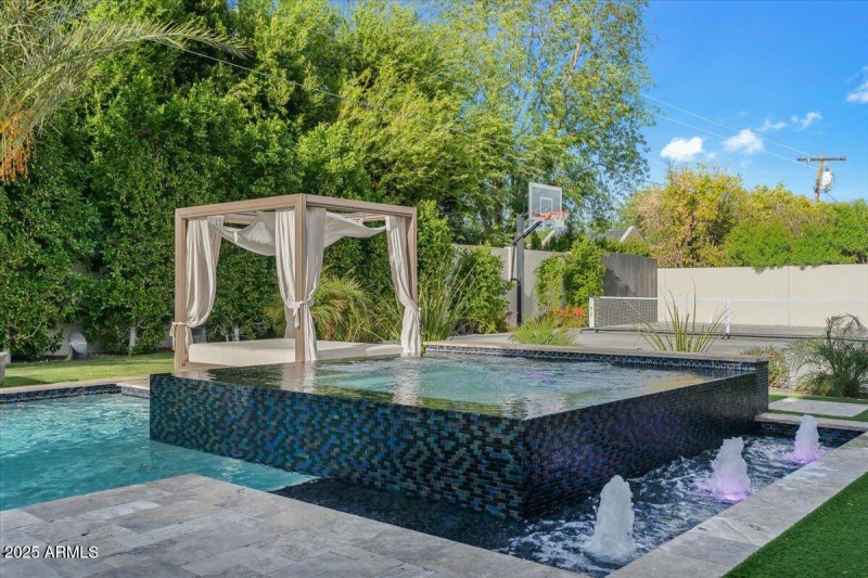 065-Pool & Hot Tub