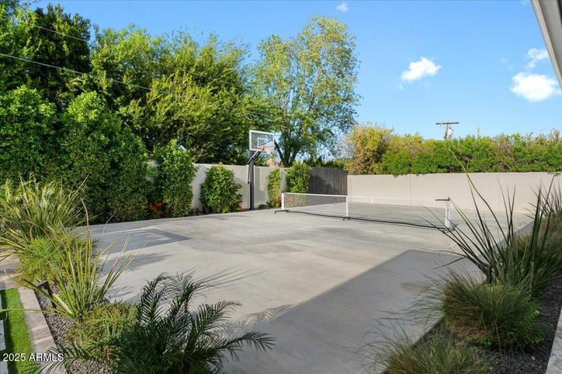 067-Basketball Court