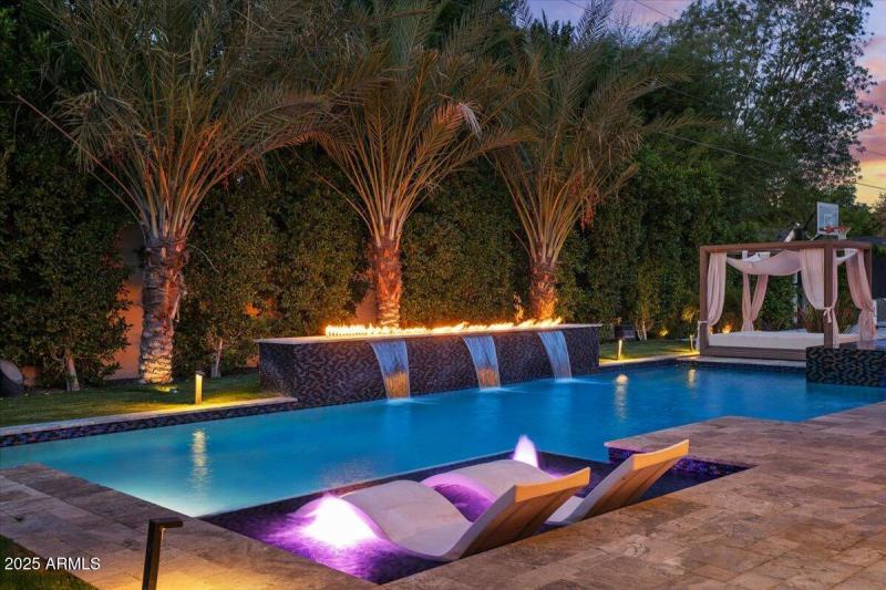 071-Pool twilight