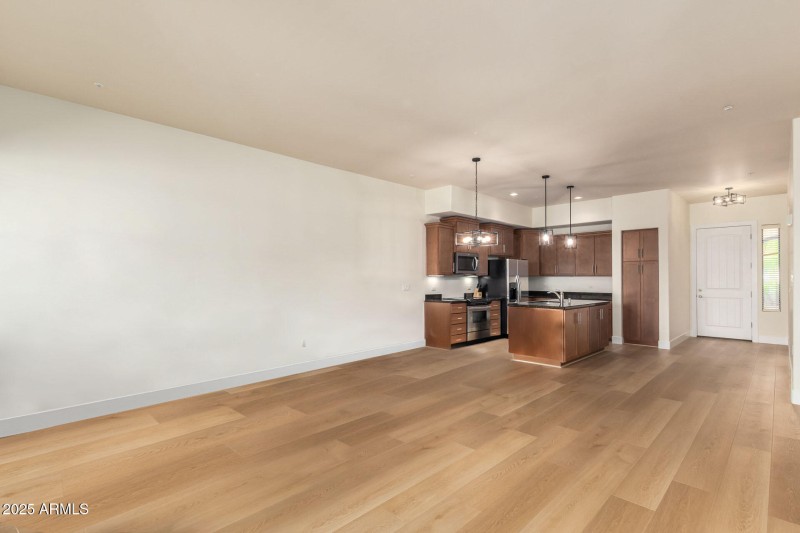10 FT. CEILINGS