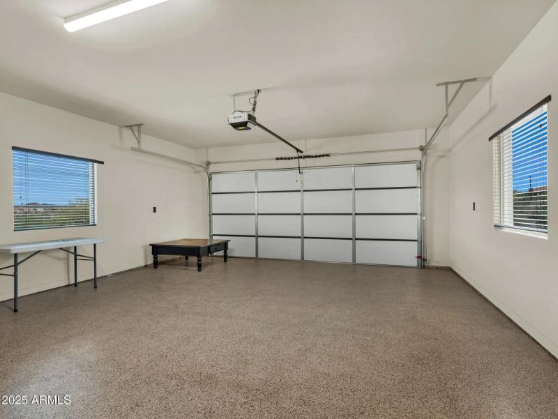 027_garage interior