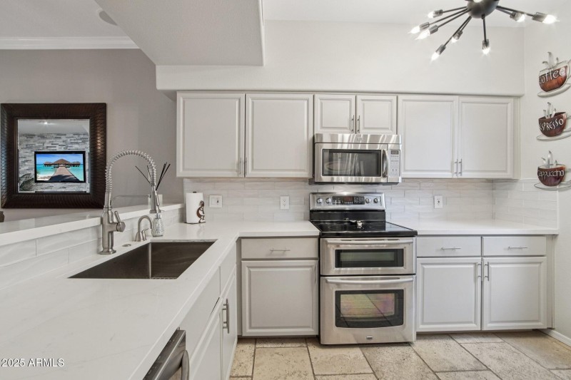 10-web-or-mls-N 76th St 1104-S1909-010