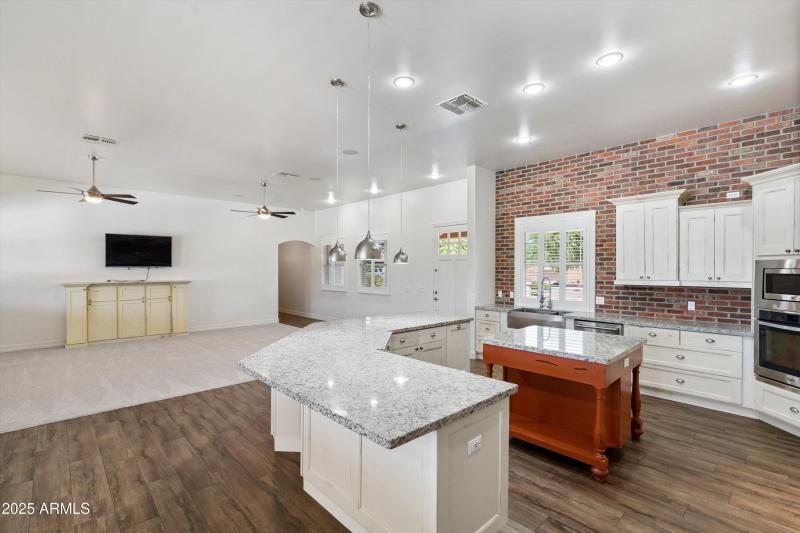 11-Kitchen