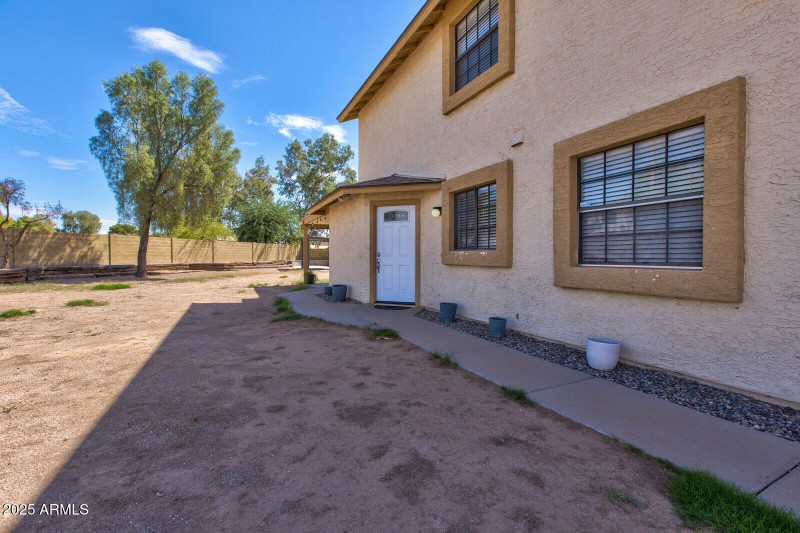Welcome to 15805 North 37th Lane!