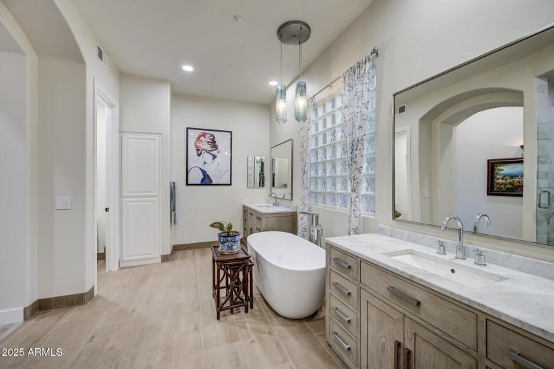 6279 E Wilshire Dr-29
