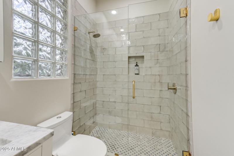 6279 E Wilshire Dr-34
