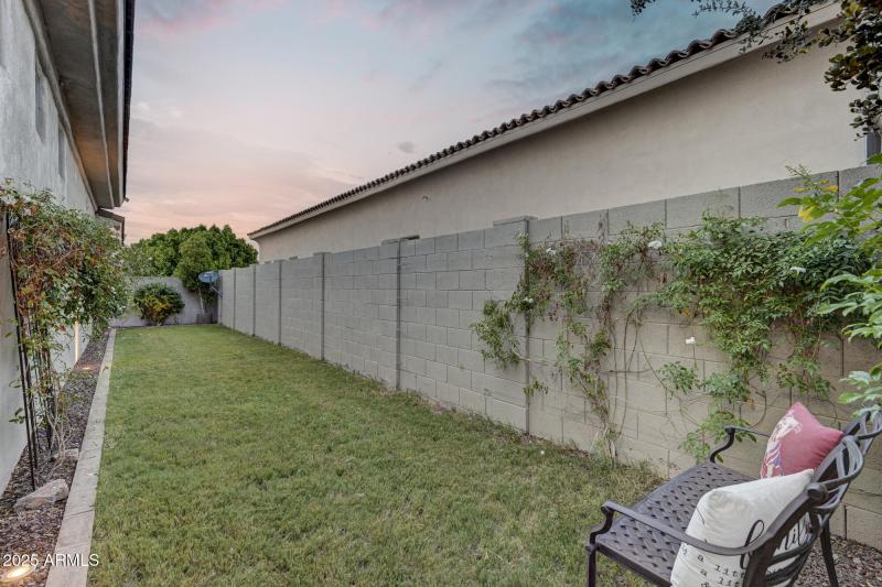 6279 E Wilshire Dr-44