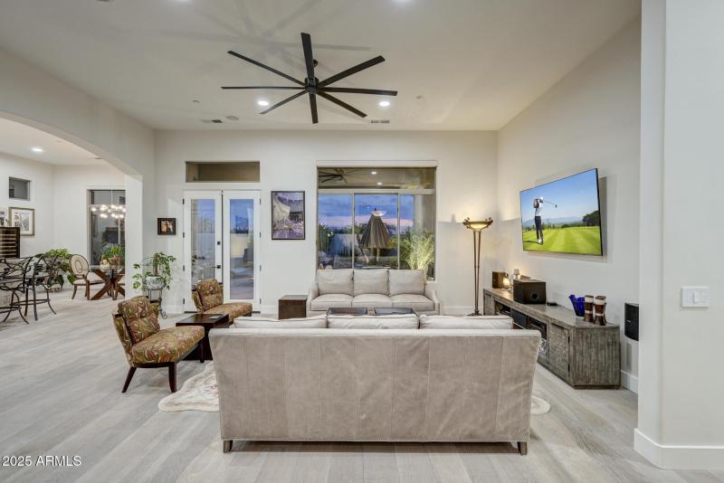 6279 E Wilshire Dr-7