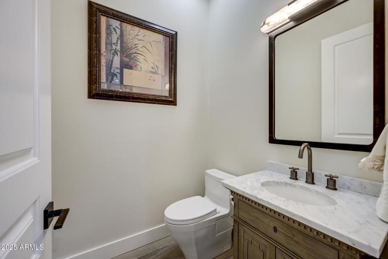 6279 E Wilshire Dr-40