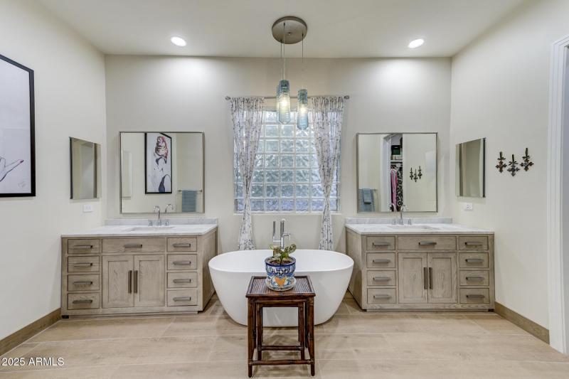 6279 E Wilshire Dr-26