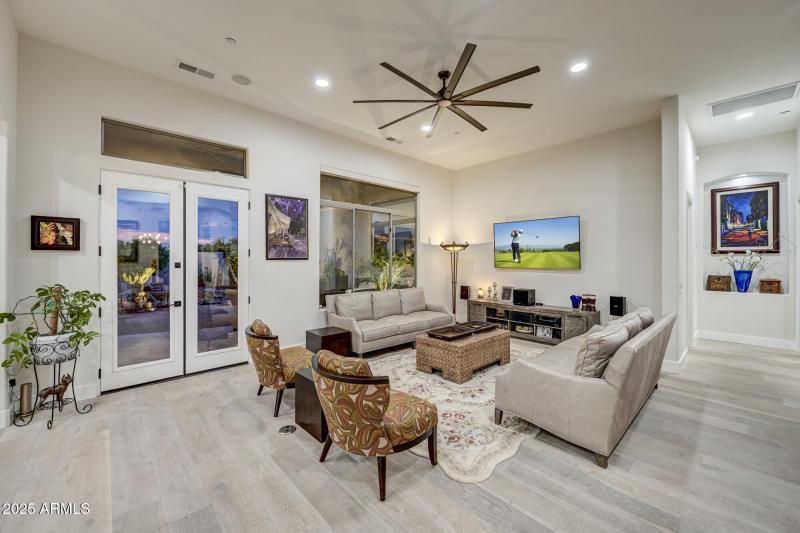 6279 E Wilshire Dr-8