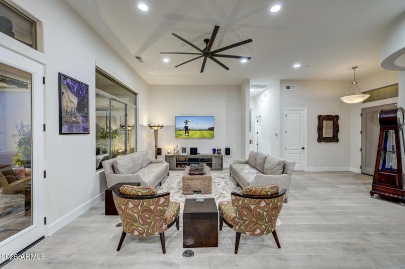 6279 E Wilshire Dr-9