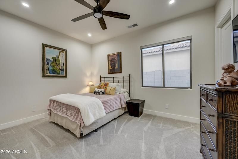 6279 E Wilshire Dr-31