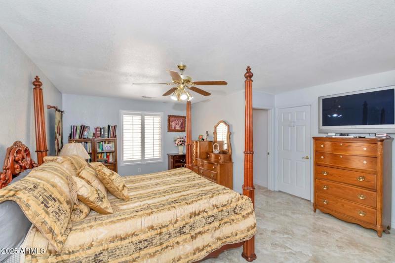Guest bedroom