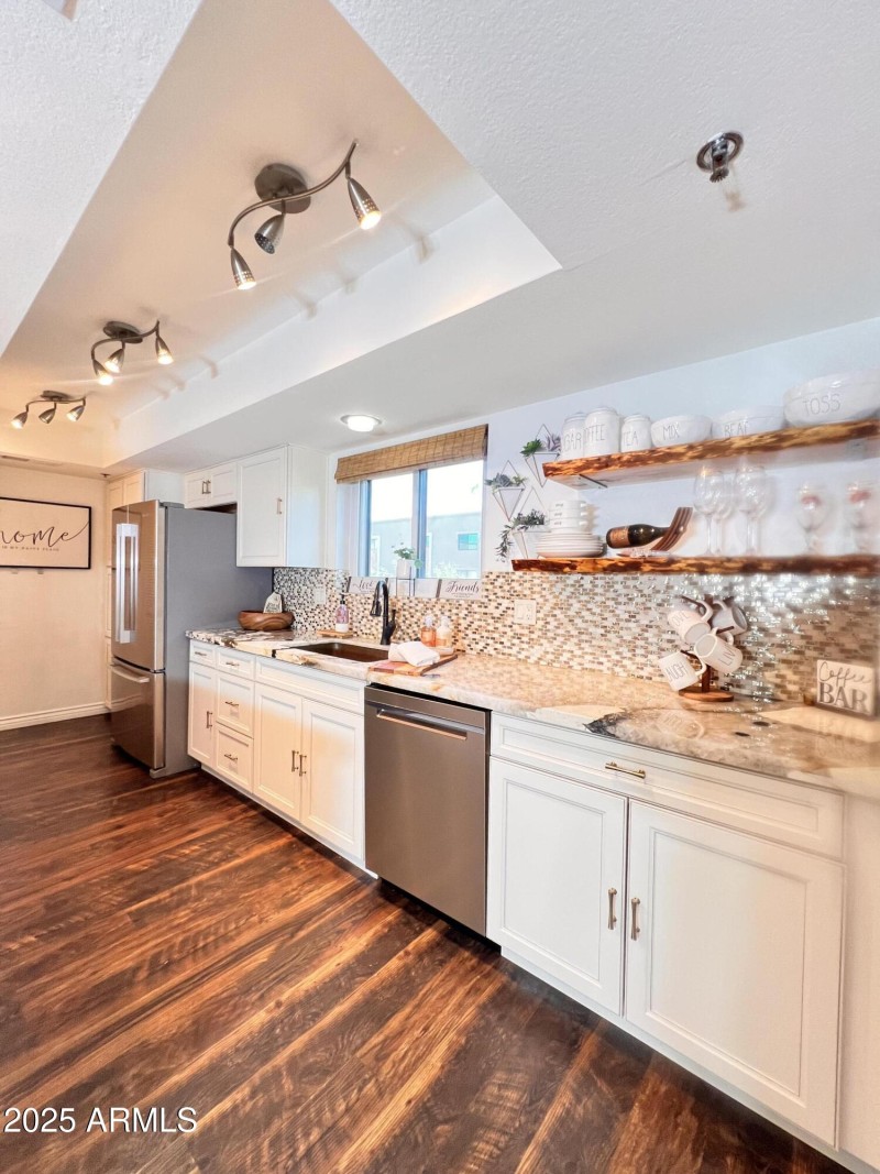 ALL UPDATED KITCHEN