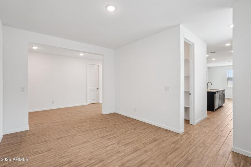 17-web-or-mls-W Brown St-S1909-017