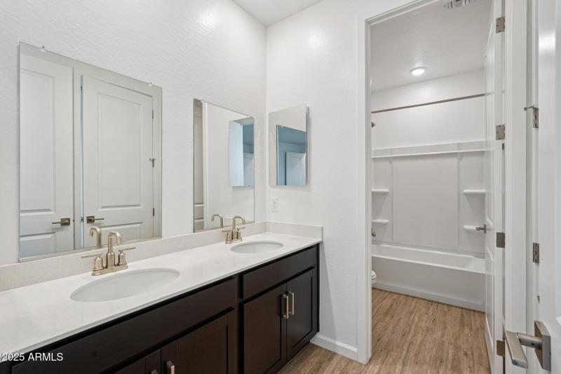 25-web-or-mls-W Brown St-S1909-025