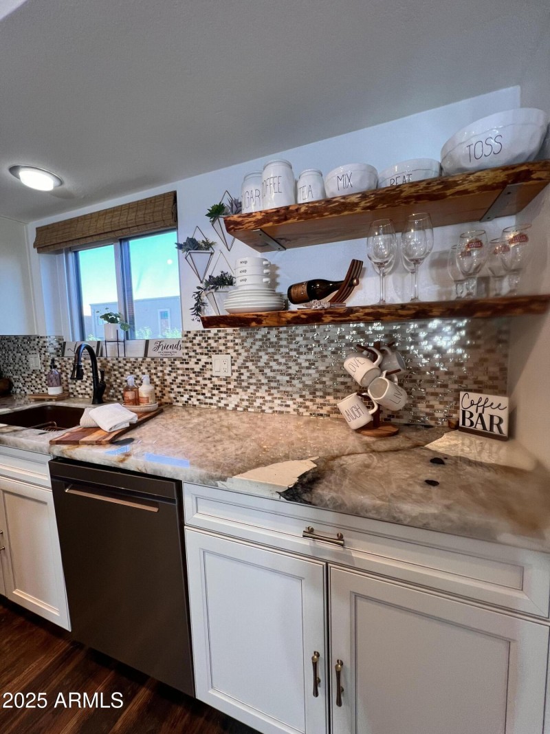 TONS OF COUNTER SPACE