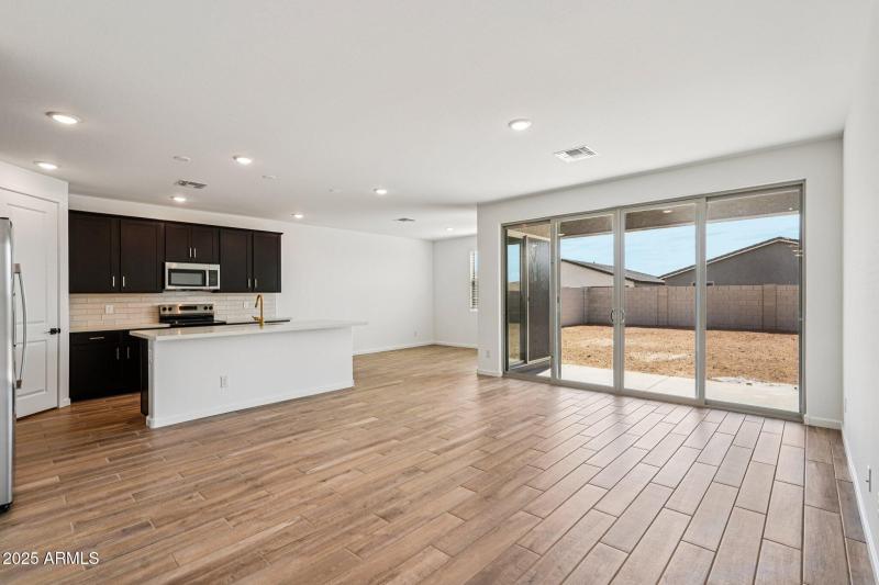 8-web-or-mls-W Camden Ave-S1909-008