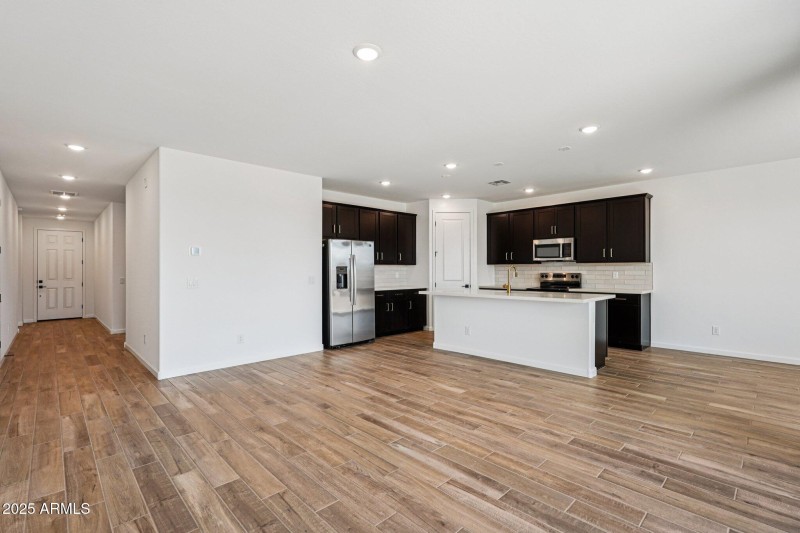 9-web-or-mls-W Camden Ave-S1909-009