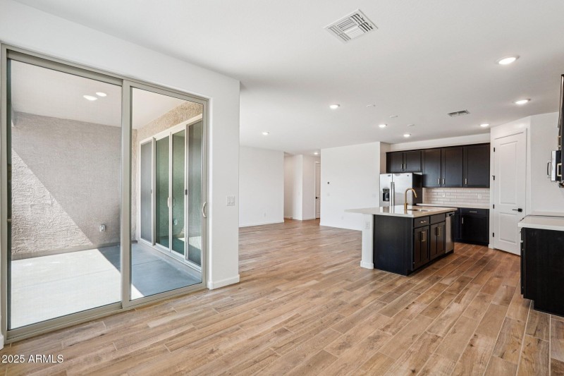 10-web-or-mls-W Camden Ave-S1909-010